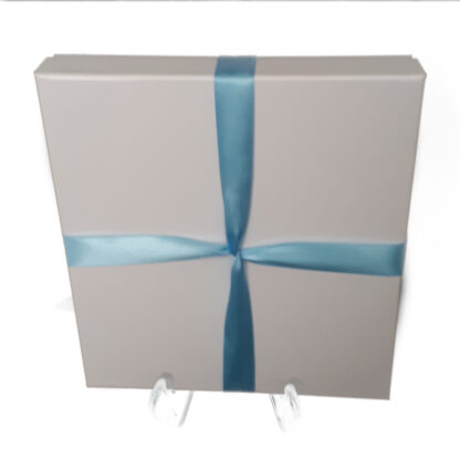 Luxe Geschenkdoos & Lint Gleuf Wit Glans 24.5x24.5x4cm - Afbeelding 5